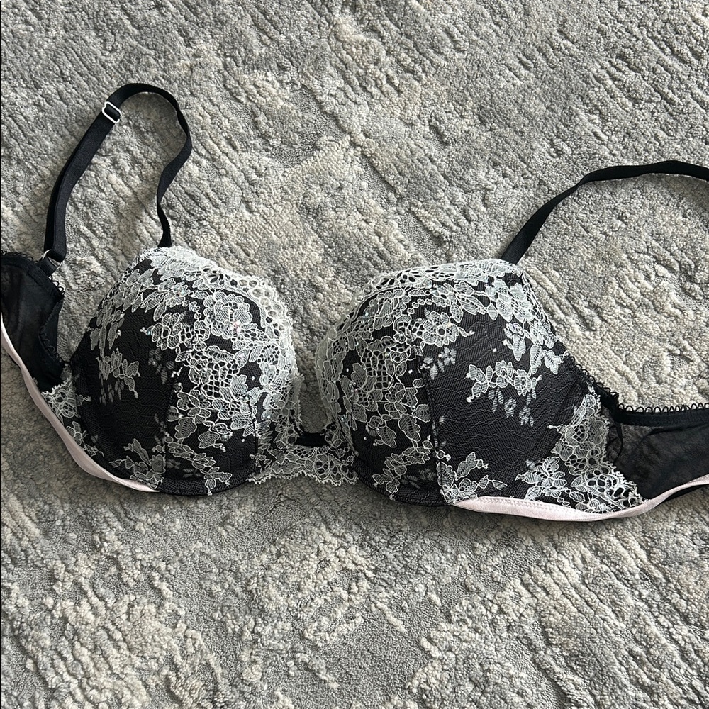 Victoria's Secret Black and Gray Lace Bra